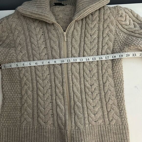 Peregrine Tan 100% Pure New Wool Cable Knit Zip Up Cardigan Sweater Size Medium - Picture 3 of 7